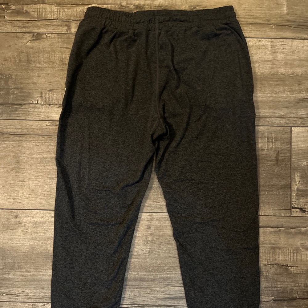 Womens Vuori joggers medium